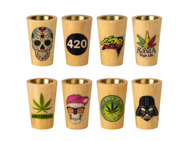 Напас для трави з дерева з малюнком